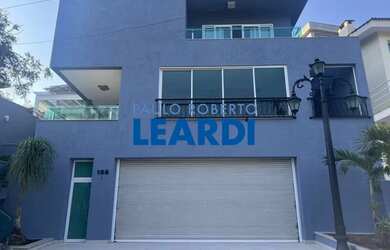 Imagem: A casa em condomínio possui 5 Dormitórios, 5 Banheiros, 5