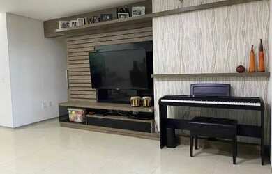 Imagem: A casa possui 3 Dormitórios, 2 Banheiros, 2 Vagas na garagem