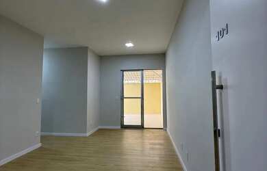 Imagem: O apartamento possui 3 Dormitórios, 1 Banheiro, 1 Vaga na garagem