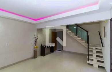 Imagem: A casa possui 4 Dormitórios, 5 Banheiros, 2 Vagas na garagem