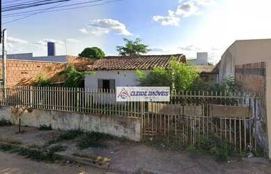 Imagem: A casa possui 2 Dormitórios, 1 Banheiro, 2 Vagas na garagem