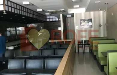 Imagem: O depósito possui 2 Vagas na garagem, 390m² de Área e está