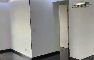 Imagem: O apartamento possui 3 Dormitórios, 1 Banheiro, 2 Vagas na