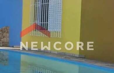 Imagem: A casa possui 3 Dormitórios, 4 Banheiros, 3 Vagas na garagem