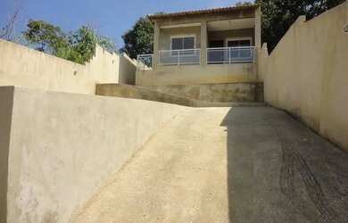 Imagem: A casa possui 2 Dormitórios, 2 Banheiros, 1 Vaga na garagem