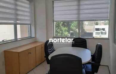 Imagem: O depósito possui 2 Vagas na garagem, 70m² de Área e está