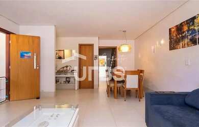 Imagem: A casa possui 3 Dormitórios, 3 Banheiros, 2 Vagas na garagem