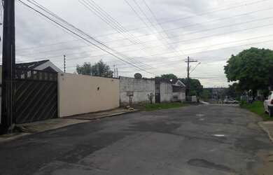 Imagem: A casa possui 2 Dormitórios, 1 Banheiro, 3 Vagas na garagem