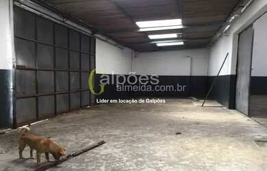 Imagem: O depósito para alugar possui e está localizado em Remédios