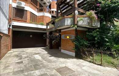 Imagem: A casa possui 4 Dormitórios, 5 Banheiros, 5 Vagas na garagem