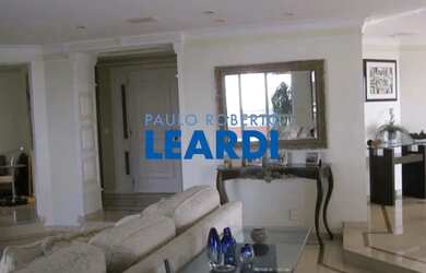 Imagem: O apartamento possui 4 Dormitórios, 5 Banheiros, 5 Vagas na