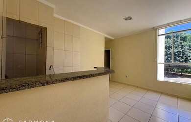 Imagem: O apartamento possui 1 Dormitório, 1 Banheiro, 1 Vaga na garagem