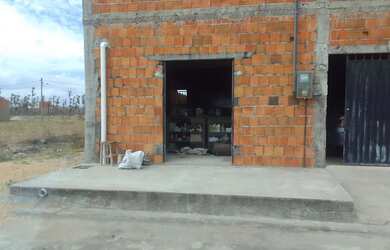 Imagem: A casa possui 3 Dormitórios, 3 Banheiros, 2 Vagas na garagem