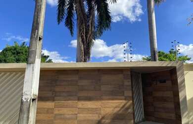 Imagem: A casa possui 5 Dormitórios, 5 Banheiros, 3 Vagas na garagem