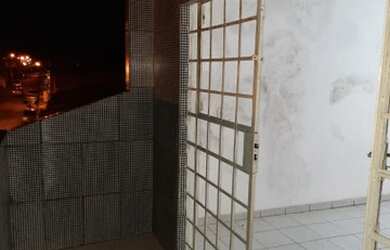 Imagem: A casa possui 1 Dormitório e 1 Banheiro e está localizado