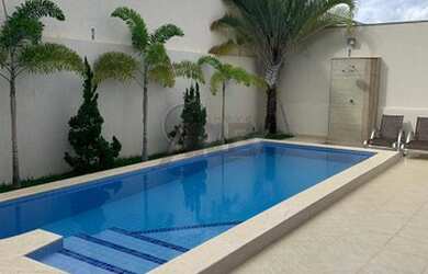 Imagem: A casa possui 5 Dormitórios, 3 Banheiros, 4 Vagas na garagem