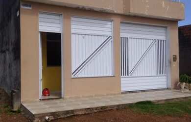 Imagem: A casa possui 2 Dormitórios, 2 Banheiros, 1 Vaga na garagem