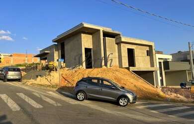 Imagem: A casa em condomínio possui 3 Dormitórios, 1 Banheiro, 4 Vagas