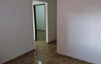 Imagem: A casa possui 2 Dormitórios, 1 Banheiro, 1 Vaga na garagem