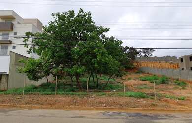Imagem: O terreno possui 2.000m² de Área e está localizado em Lagoa