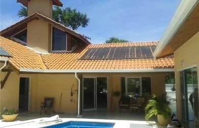 Imagem: A casa possui 3 Dormitórios, 3 Banheiros, 3 Vagas na garagem