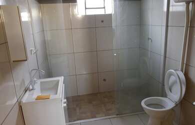 Imagem: A casa possui 2 Dormitórios, 1 Banheiro, 1 Vaga na garagem