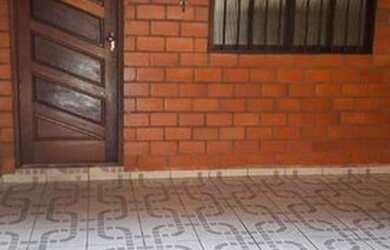 Imagem: A casa possui 2 Dormitórios, 2 Banheiros, 1 Vaga na garagem