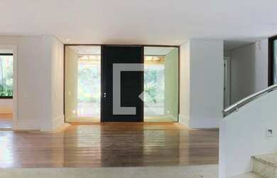 Imagem: A casa possui 4 Dormitórios, 5 Banheiros, 5 Vagas na garagem