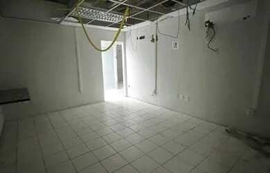 Imagem: O depósito possui 5 Vagas na garagem, 170m² de Área e está