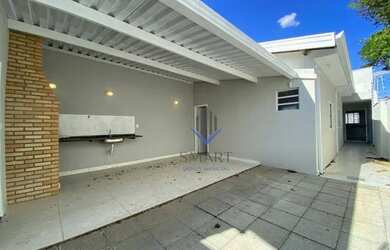 Imagem: A casa possui 2 Dormitórios, 3 Banheiros, 2 Vagas na garagem