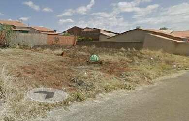 Imagem: O terreno possui 600m² de Área e está localizado em Parque