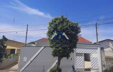 Imagem: A casa possui 3 Dormitórios, 3 Banheiros, 3 Vagas na garagem