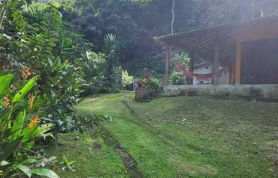 Imagem: A casa possui 3 Dormitórios, 2 Banheiros, 100m² de Área e