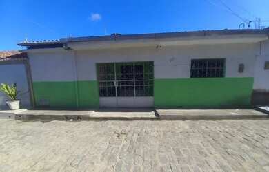 Imagem: A casa possui 3 Dormitórios, 2 Banheiros, 1m² de Área e