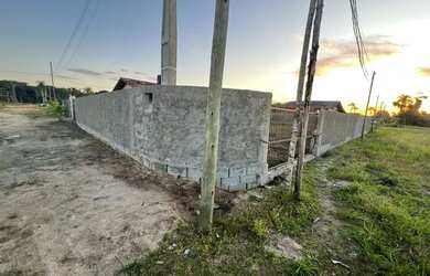 Imagem: O terreno possui 442m² de Área e está localizado em Balneário