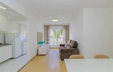 Imagem: O apartamento possui 2 Dormitórios, 1 Banheiro, 1 Vaga na garagem