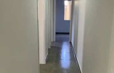 Imagem: O apartamento possui 3 Dormitórios, 1 Banheiro, 1 Vaga na garagem