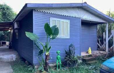 Imagem: A casa possui 2 Dormitórios, 1 Banheiro, 2 Vagas na garagem