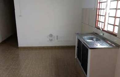 Imagem: A casa possui 1 Dormitório, 1 Banheiro, 40m² de Área e está