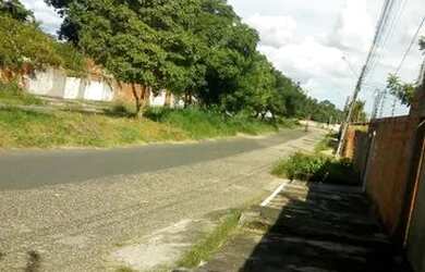 Imagem: A casa possui 2 Dormitórios, 1 Banheiro, 2 Vagas na garagem