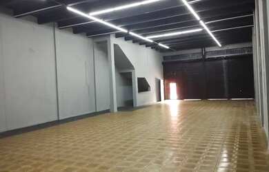 Imagem 2: Galpão/Depósito/Armazém para aluguel com 600 metros em frente Av Salim...