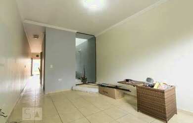 Imagem: A casa possui 3 Dormitórios, 4 Banheiros, 5 Vagas na garagem