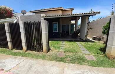 Imagem: A casa em condomínio possui 3 Dormitórios, 2 Banheiros, 1