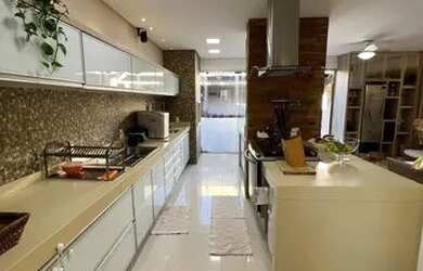 Imagem: A casa em condomínio possui 2 Dormitórios, 3 Banheiros, 3