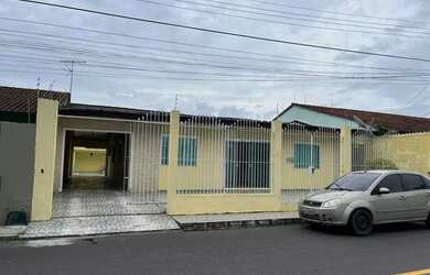 Imagem: A casa possui 3 Dormitórios, 4 Banheiros, 5 Vagas na garagem