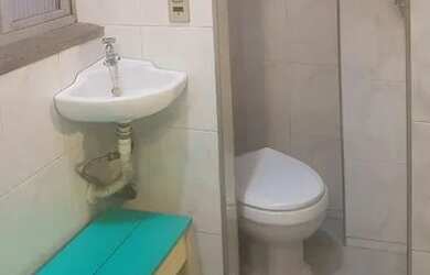 Imagem 15: Alugo apartamento semimobiliado de 02 quartos dependência em Copacabana...