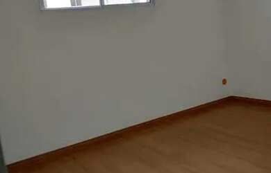 Imagem: O apartamento possui 2 Dormitórios, 1 Banheiro e 2 Vagas na