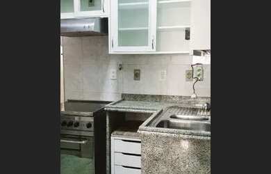 Imagem 13: Alugo apartamento semimobiliado de 02 quartos dependência em Copacabana...