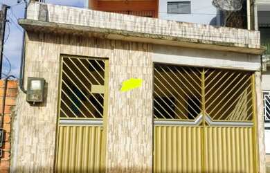 Imagem: A casa possui 3 Dormitórios, 3 Banheiros, 2 Vagas na garagem