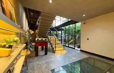 Imagem 12: Casa inteligente no estilo industrial localizada no Condomínio Green...